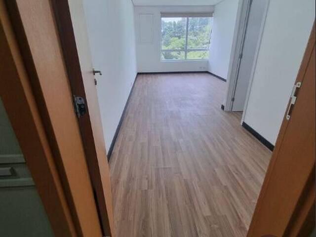 Sala para Venda em Santana de Parnaíba - 2