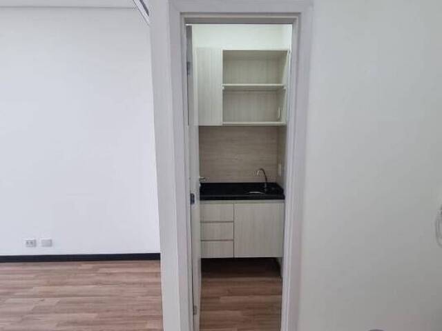 Sala para Venda em Santana de Parnaíba - 3